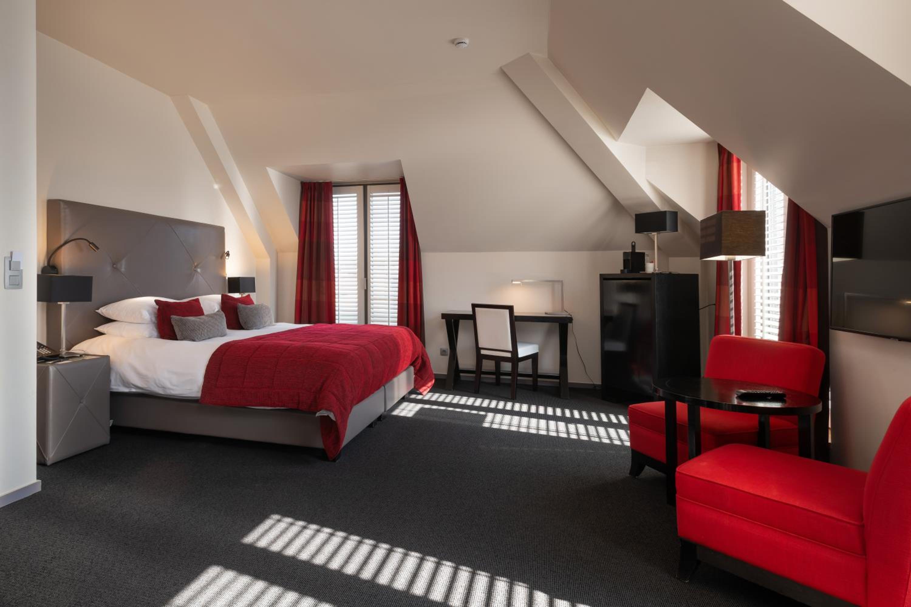 Charming, King Bed