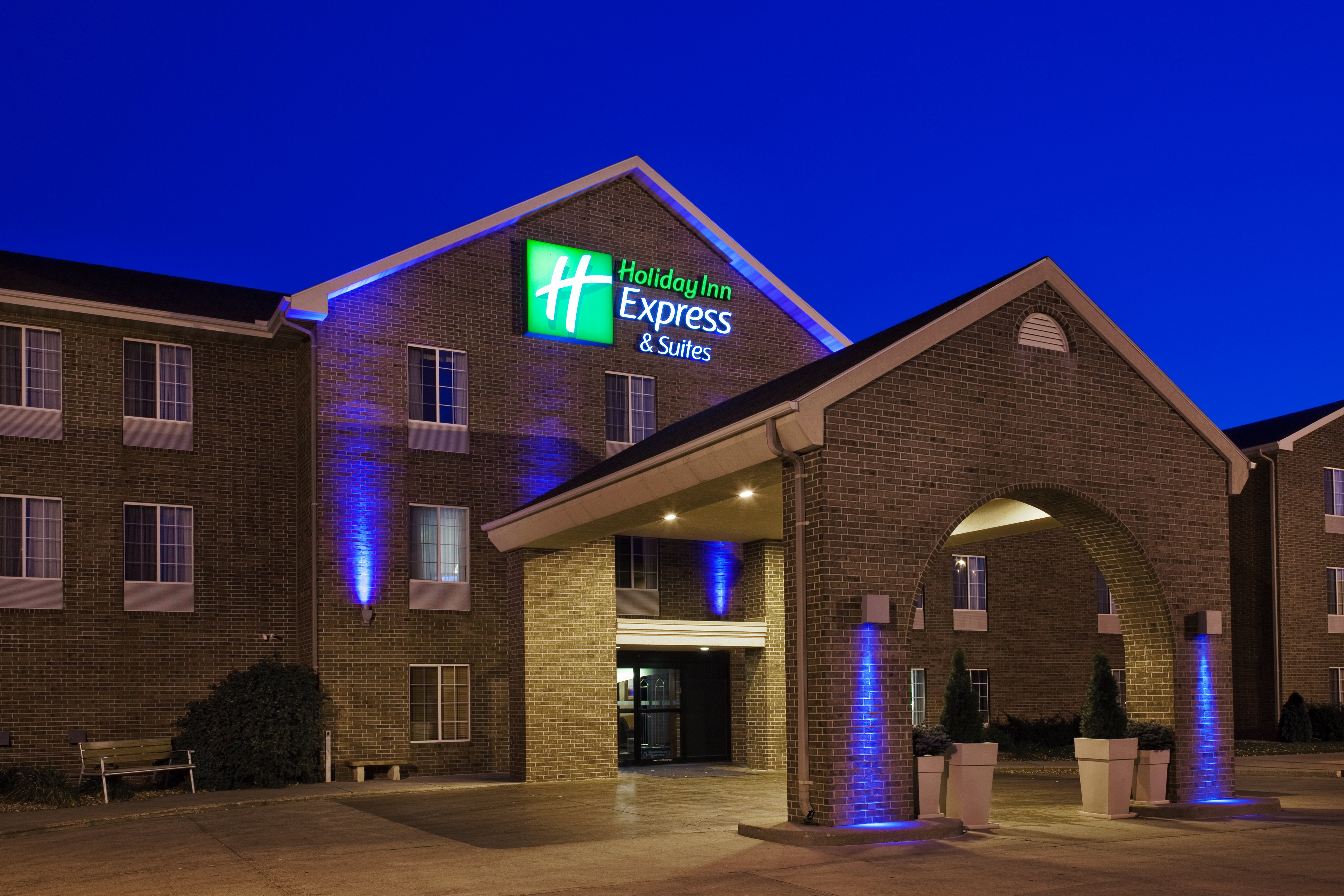 Holiday Inn Express Hotel and Suites Sioux Falls At Empire Mall 3/75