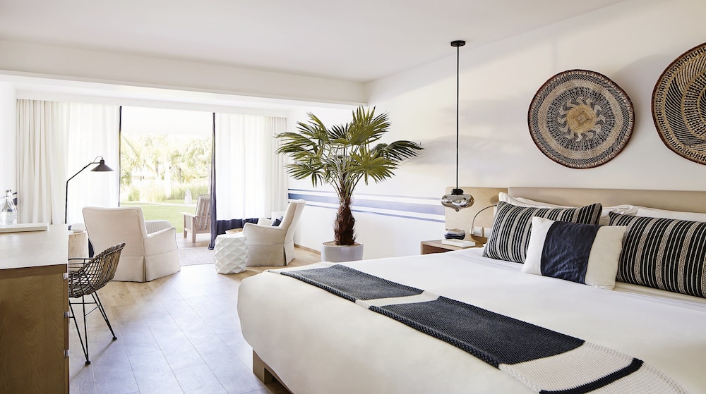 LUX Grand Gaube Resort and Villa 27/80