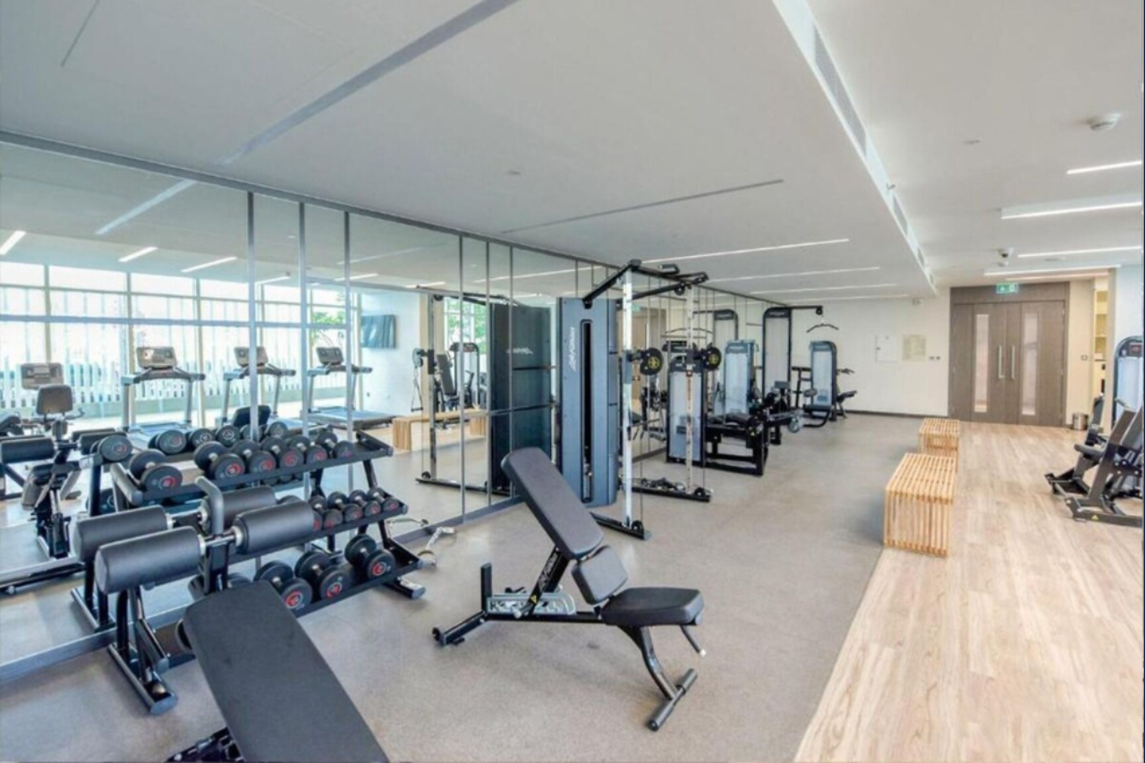 2BR Beachfront Living, Stunning Marina Views 6/12