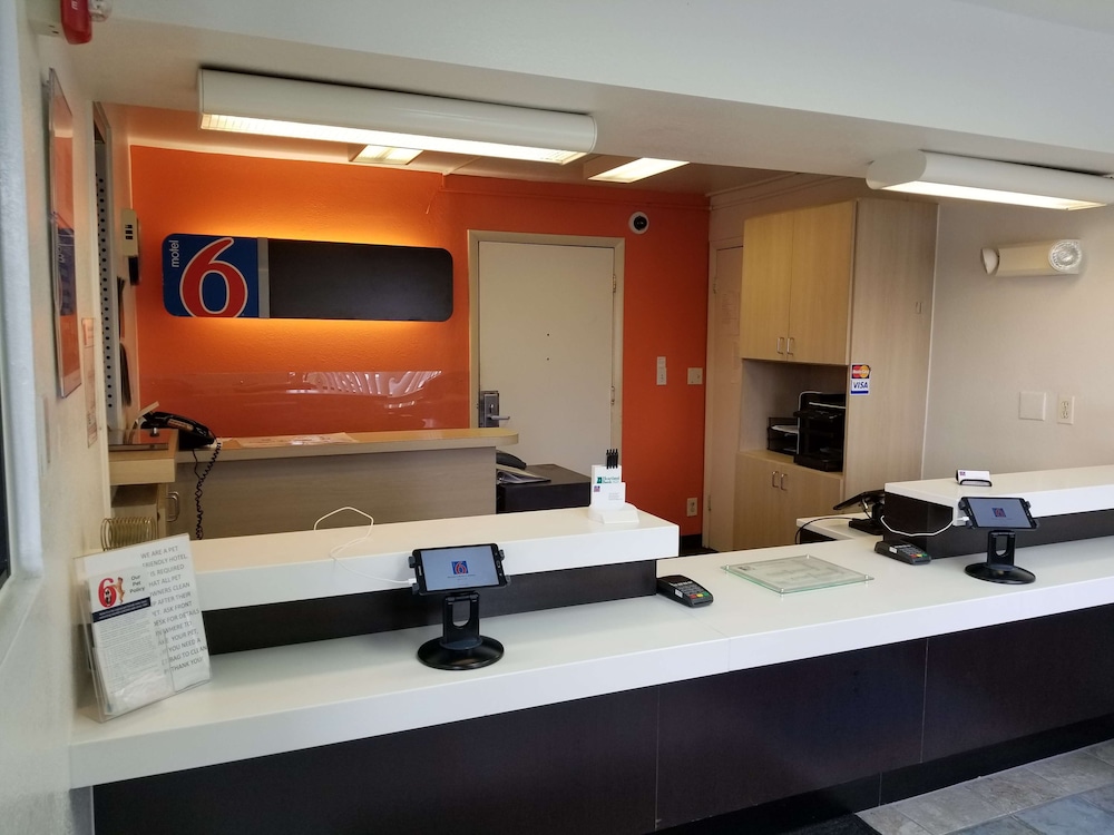 Motel6 Normal, IL - Bloomington Area 9/39