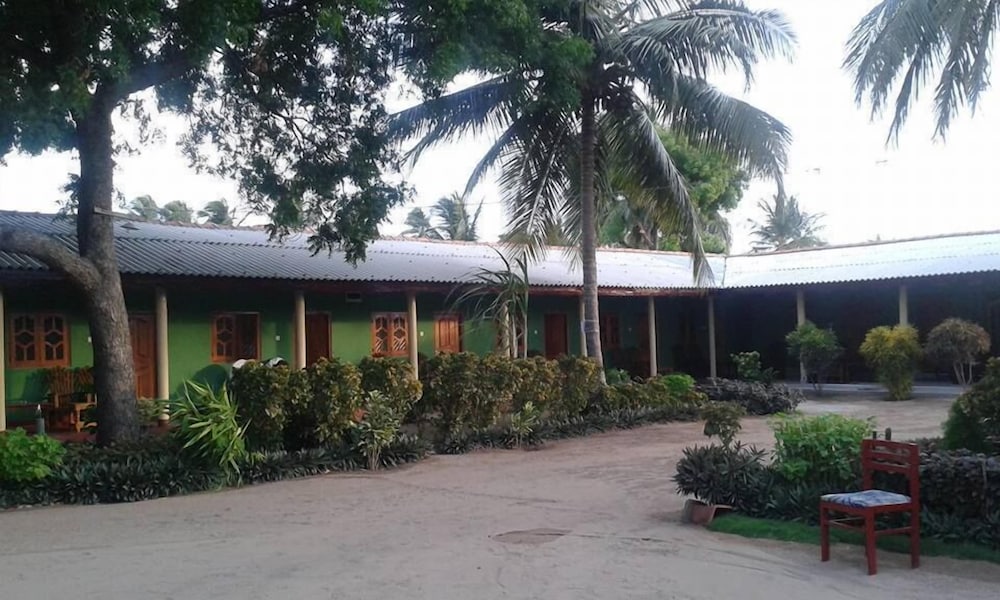 Sea Zone Hotel Nilaveli 3/49