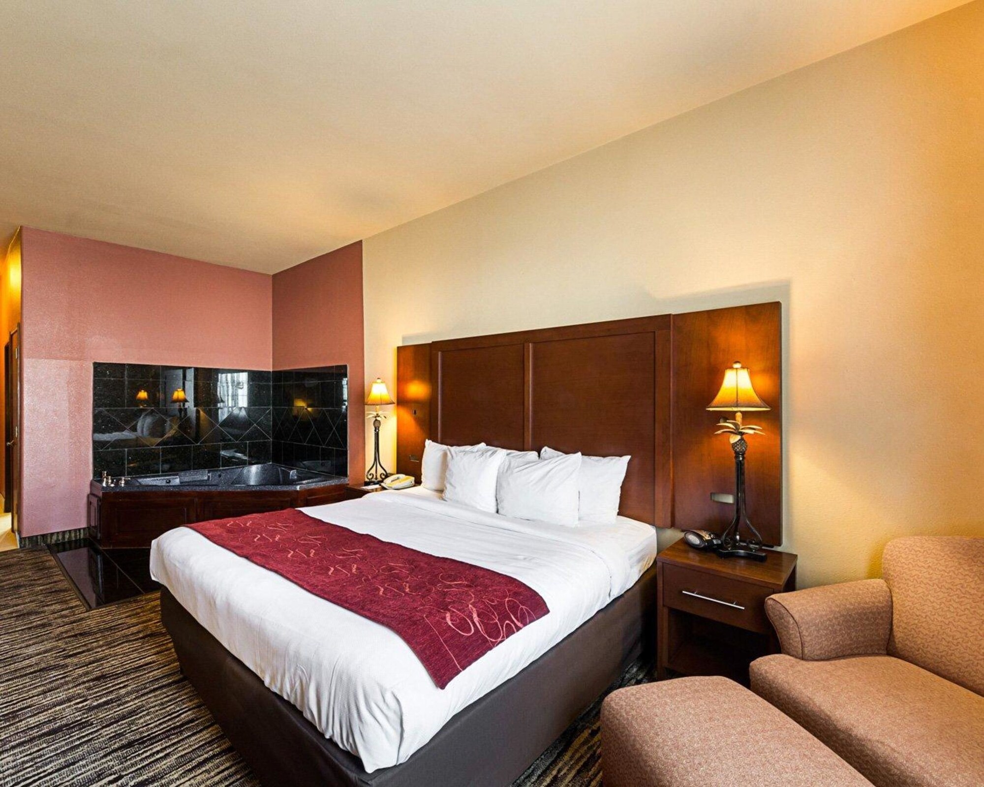 Suite, King Bed, Hot Tub