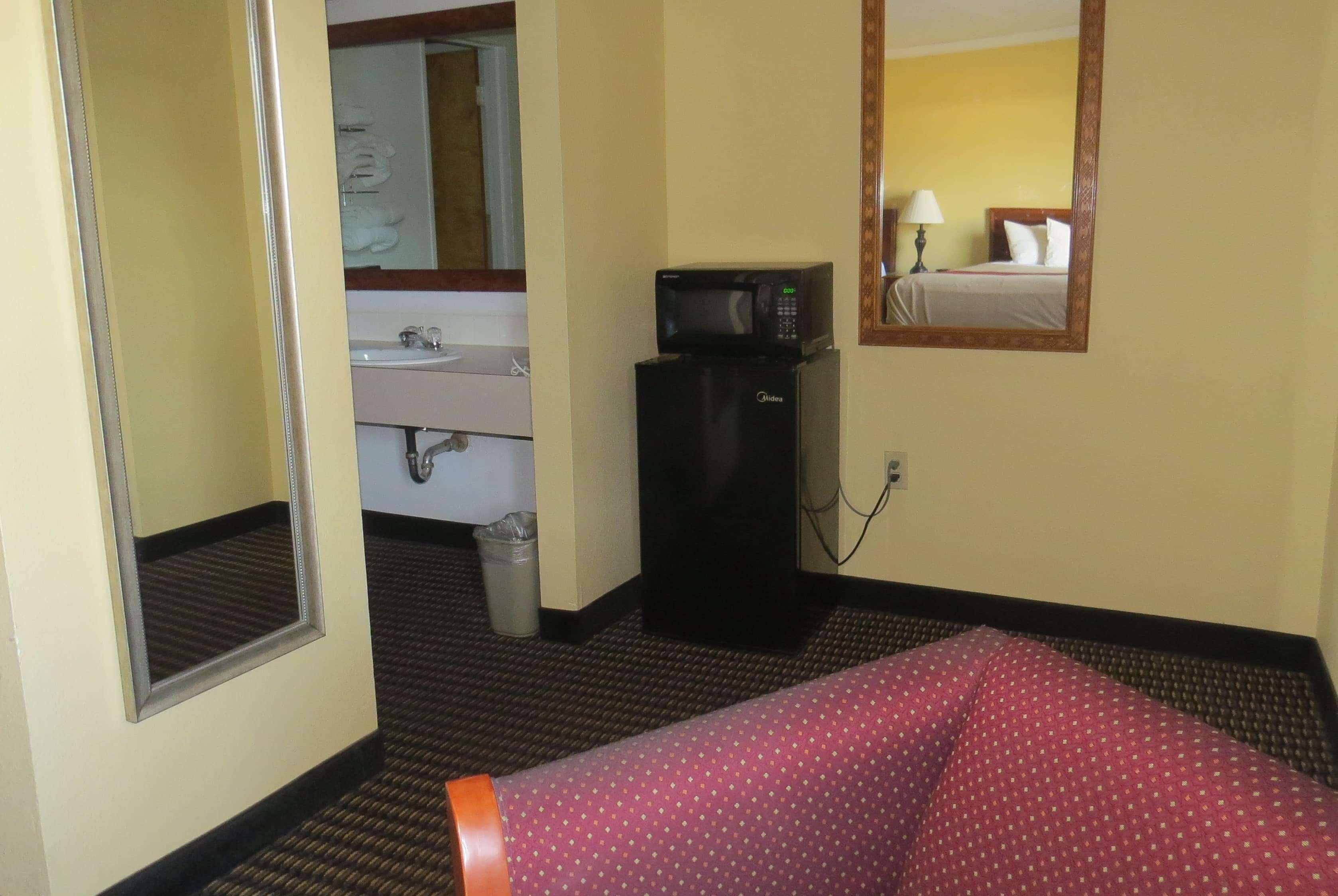 Travelodge by Wyndham Stratton 18/23
