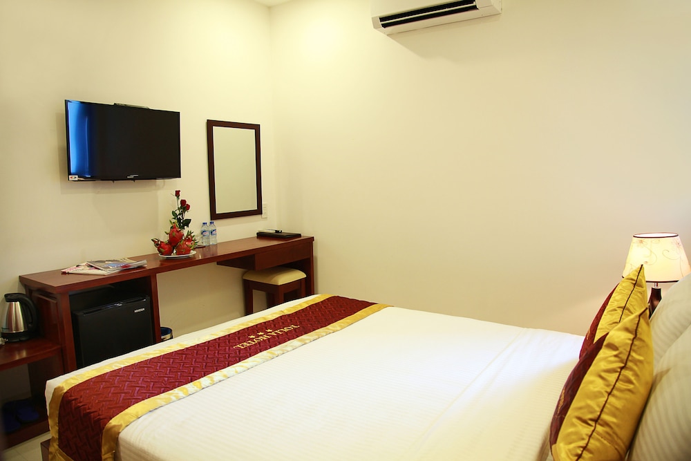 May Beach Hotel 32/43