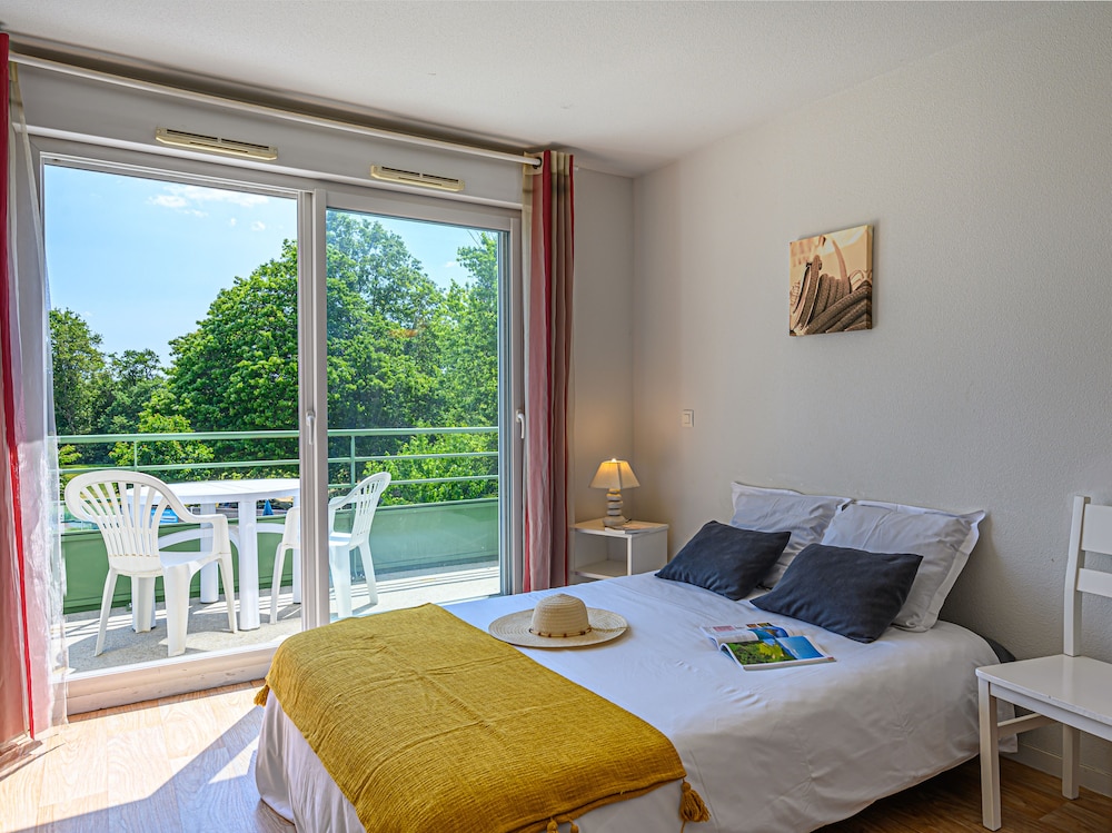 Studio, Sofa, Balcony or Terrace