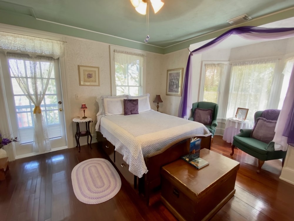 Penny Farthing Inn 11/45