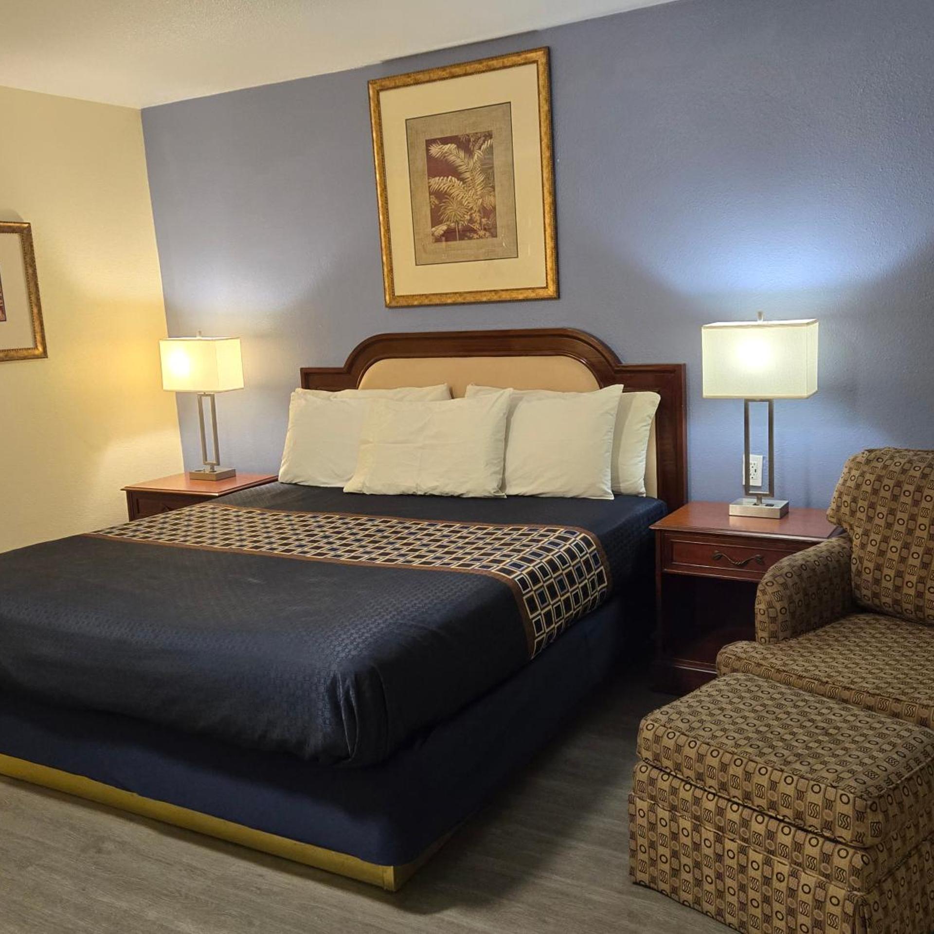 غرفة بسرير كينج بإطلالة على المسبح، Rodeway Inn & Suites Blythe I-10, CA 8/10