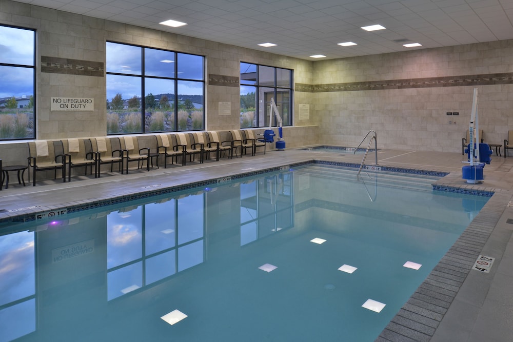 Hampton Inn Suites Bend 32/48