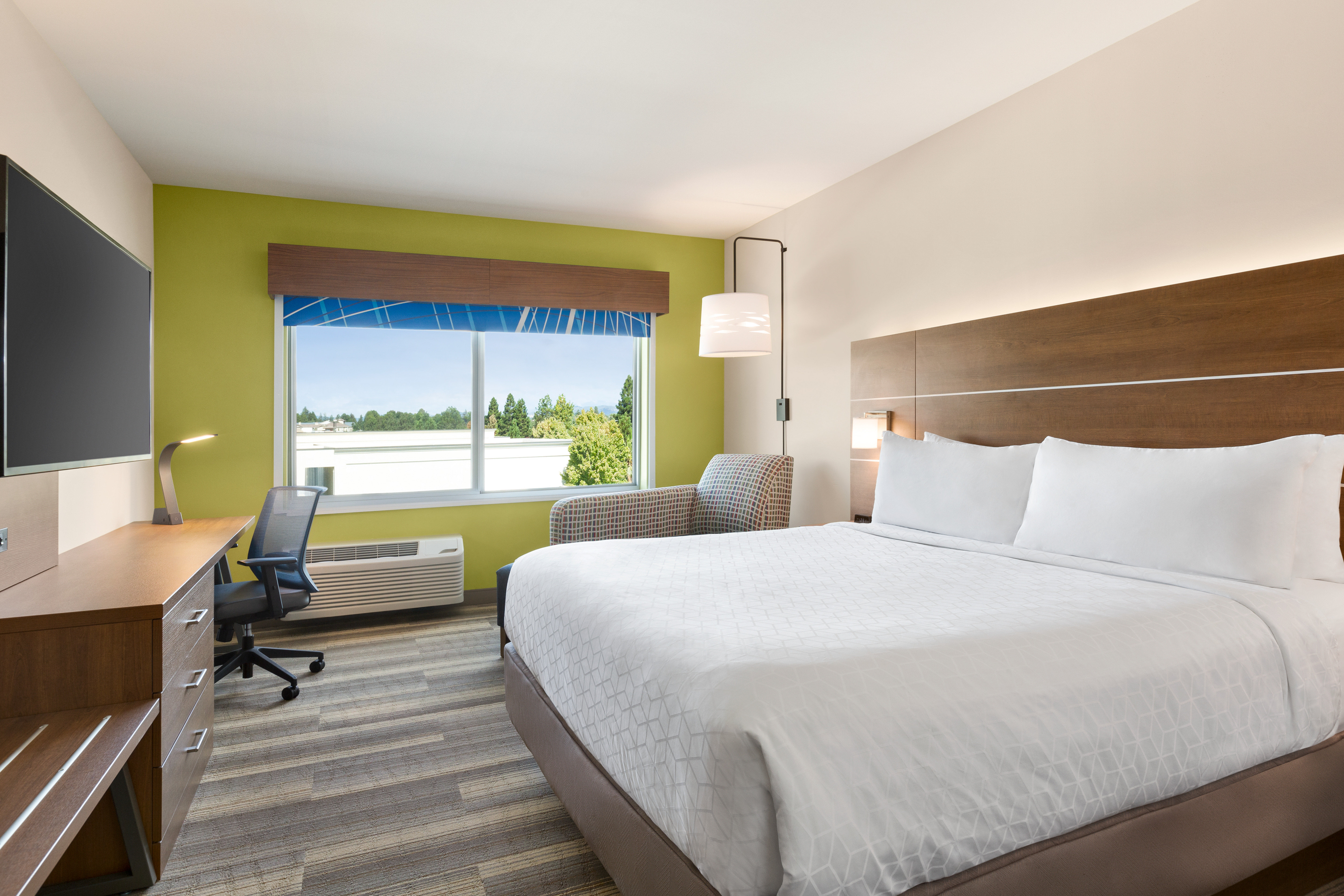 Holiday Inn Express & Suites - Ukiah 20/80