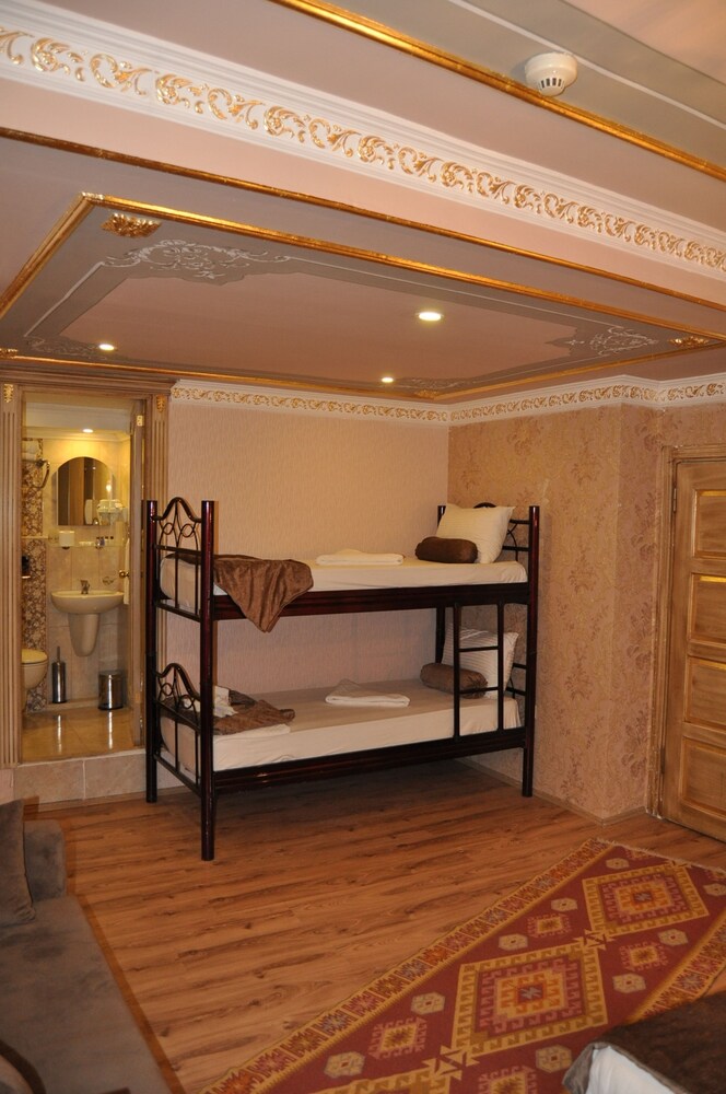 Kaftan Hotel 11/75