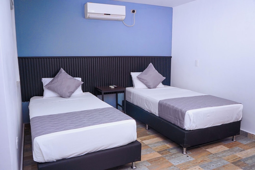 1 BEDROOM, TWIN BEDS