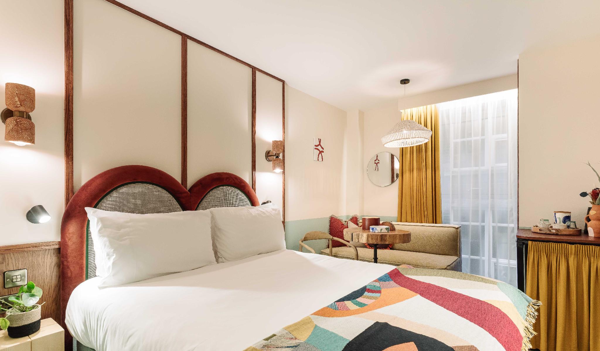 Room, Queen Bed