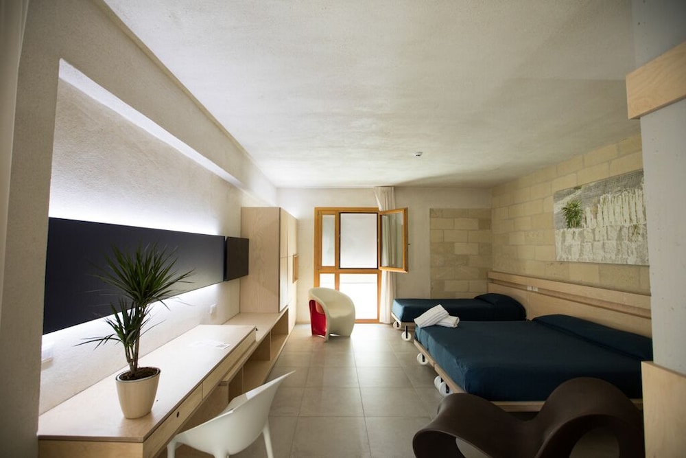 CAVE BIANCHE HOTEL 35/45