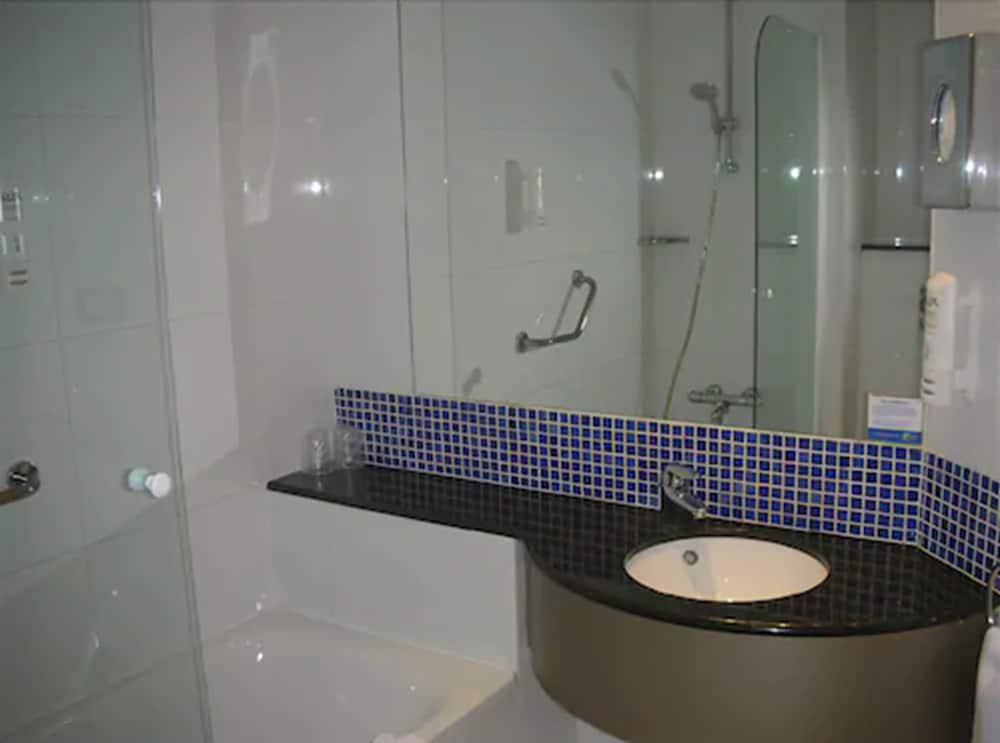 غرفة قياسية بسرير مزدوج مع أريكة، Holiday Inn Express Barcelona Montmelo 6/6