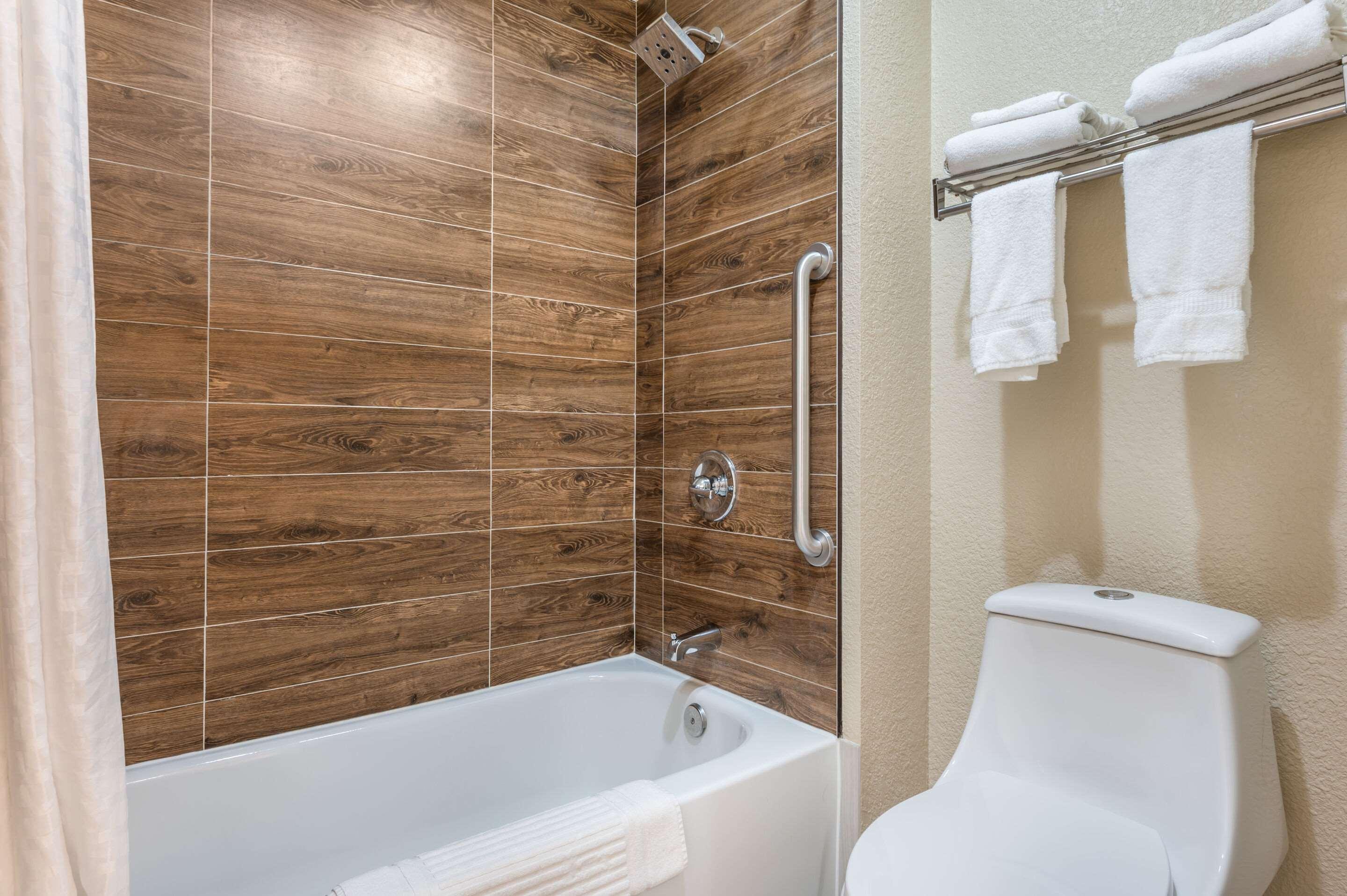 جناح بسرير كينج، Comfort Inn Lafayette I-65 2/4