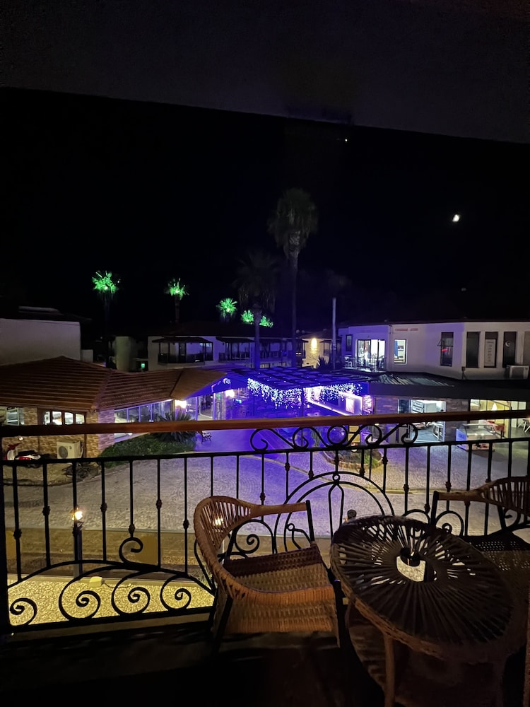 Dolphin Park Hotel 4/50
