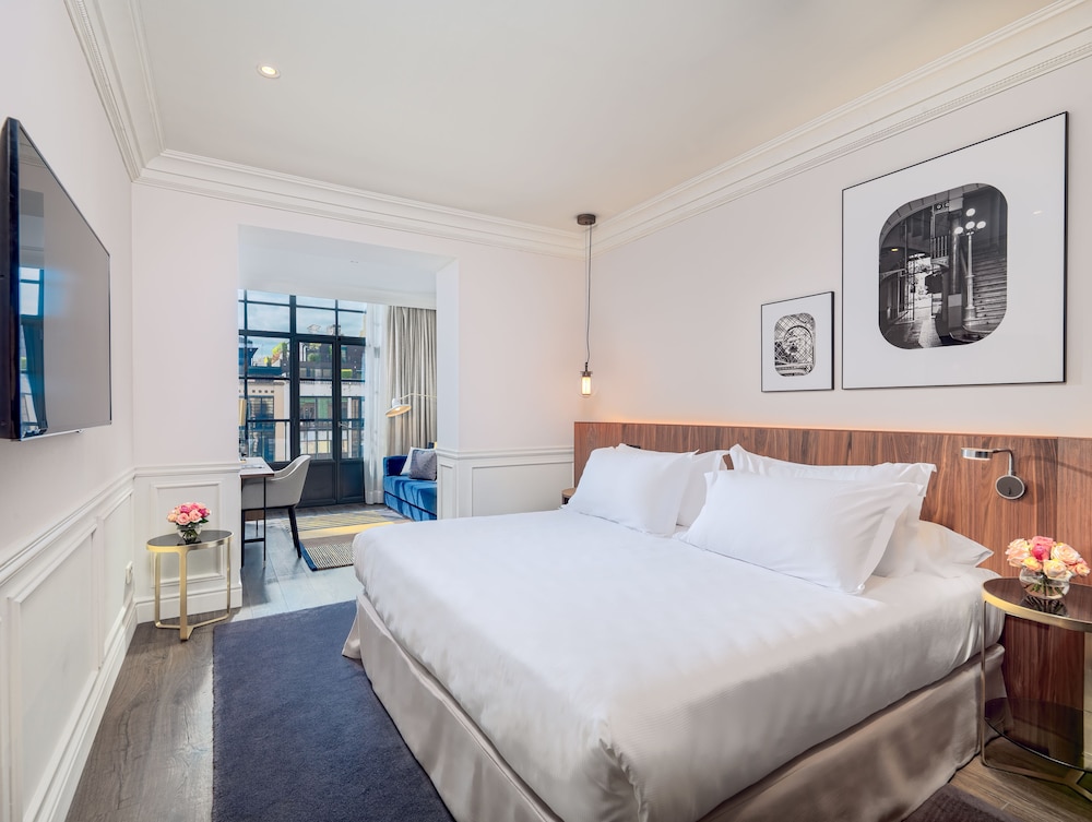 DELUXE, DOUBLE BED, GARDEN AREA