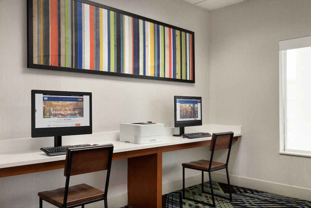 Holiday Inn Express Hotel Suites Searcy 39/50