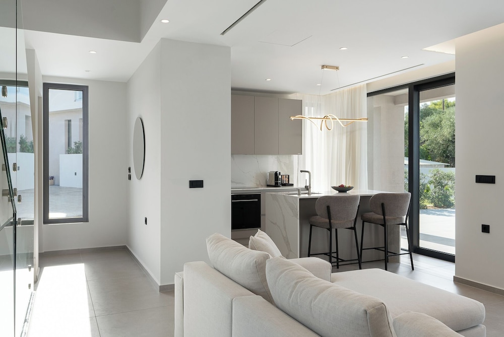 Kymothoe Elite Suites 80/97