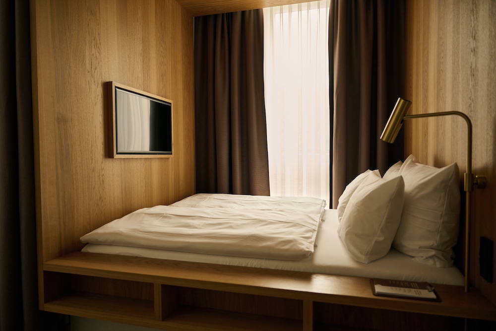 COMFORT, SINGLE, KITCHENETTE