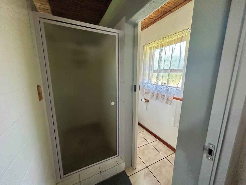Airport Game Lodge 46/81