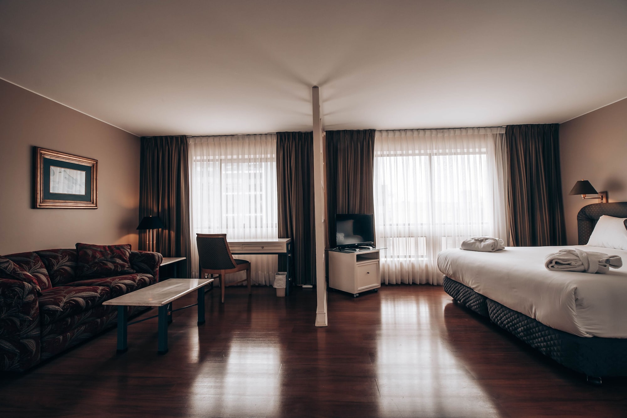 EXECUTIVE, SUITE