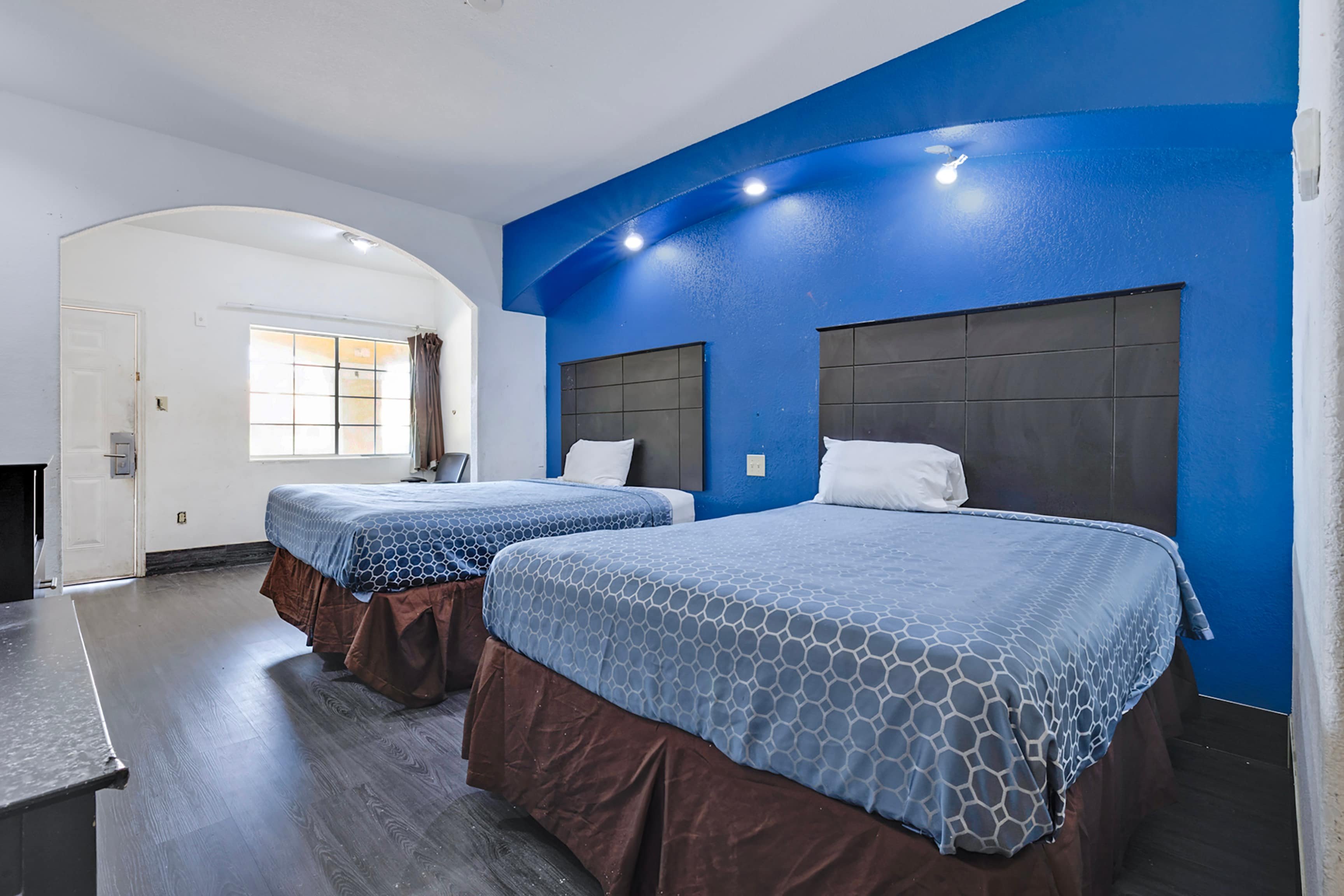 Capital O Deluxe Inn Channelview Houston I-10 34/58