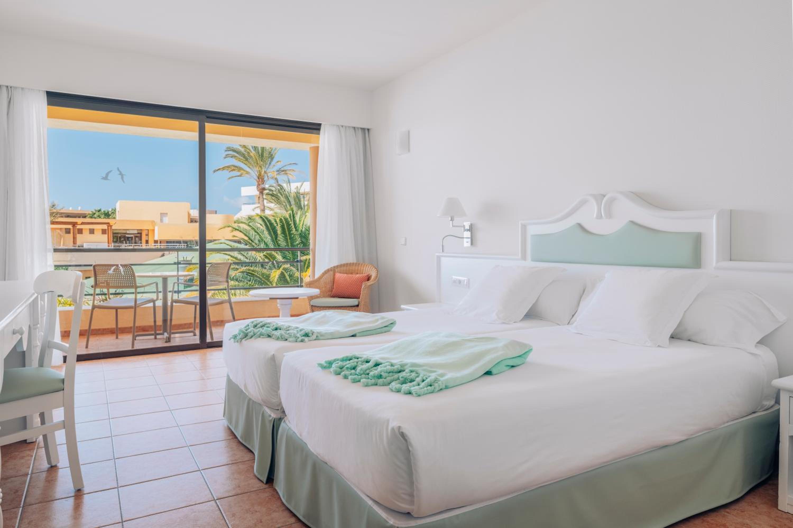 Room, Lateral Side Sea View