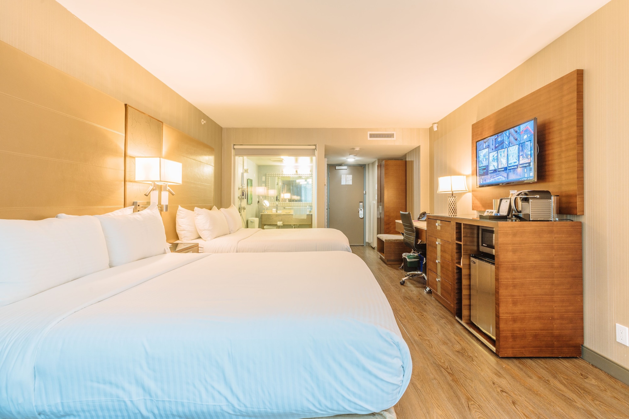 DELUXE, QUADRUPLE, 2 QUEEN BEDS