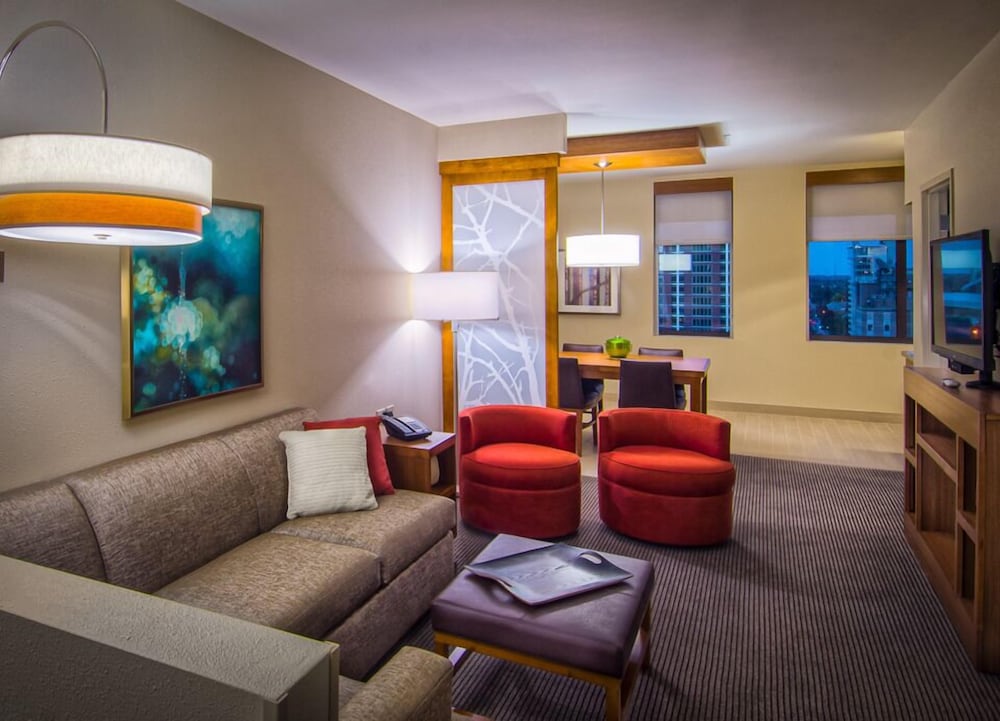 Hyatt Place Charlotte Downtown 38/68