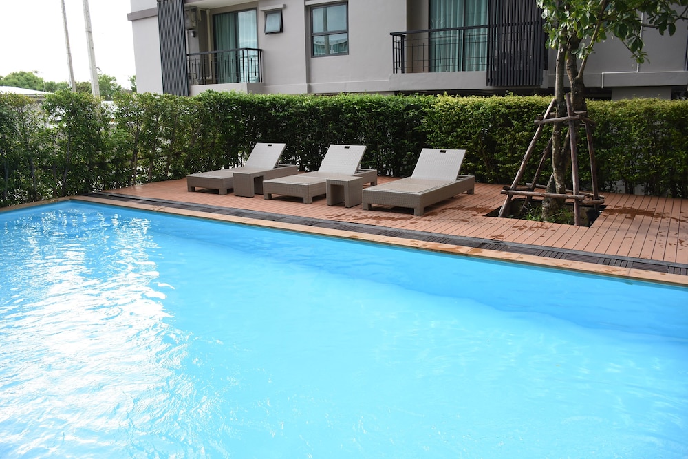 Chor Cher - The Luxury Green Hotel 70/73