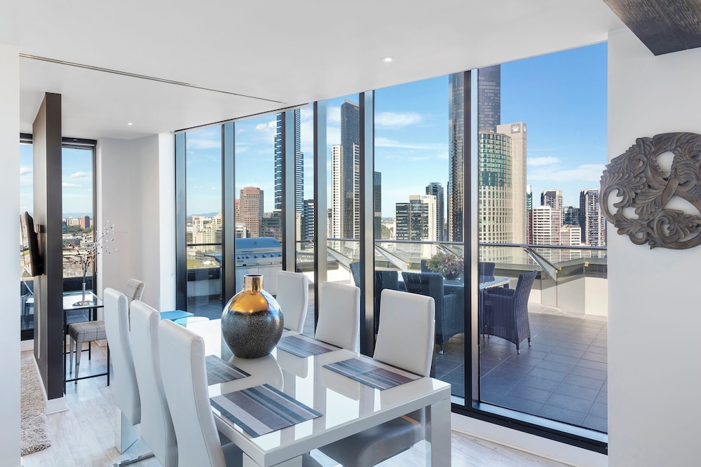 Aura On Flinders Serviced Apartment 38/78