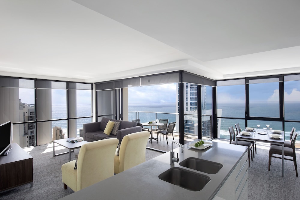 Mantra Circle on Cavill Surfers Paradise 24/50