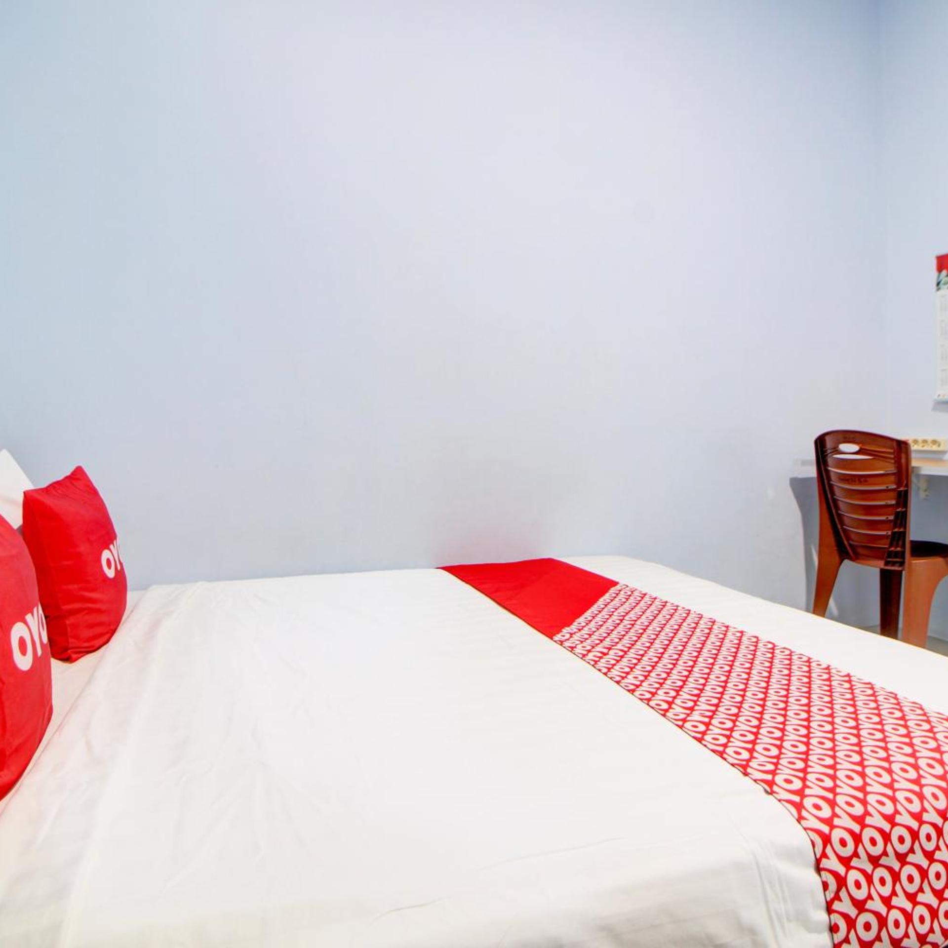Hotel O Alun-Alun Purwokerto Near Gor Satria Purwokerto Formerly Guest House Blessing 24/32