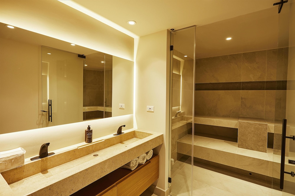 Ek Hotel 48/49