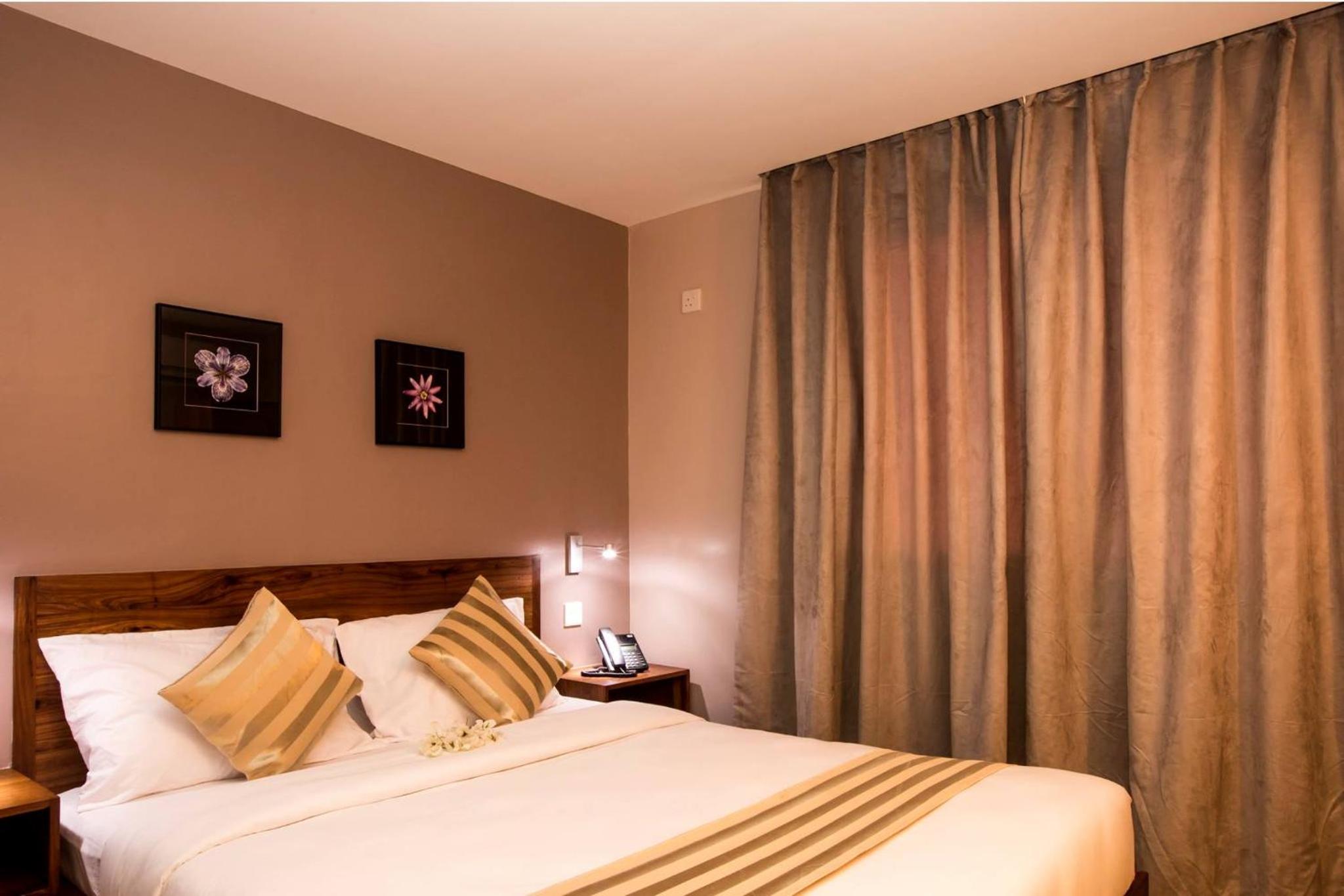 غرفة بسرير مزدوج بإطلالة على الجبل، The Venus Premier Hotel 2/8