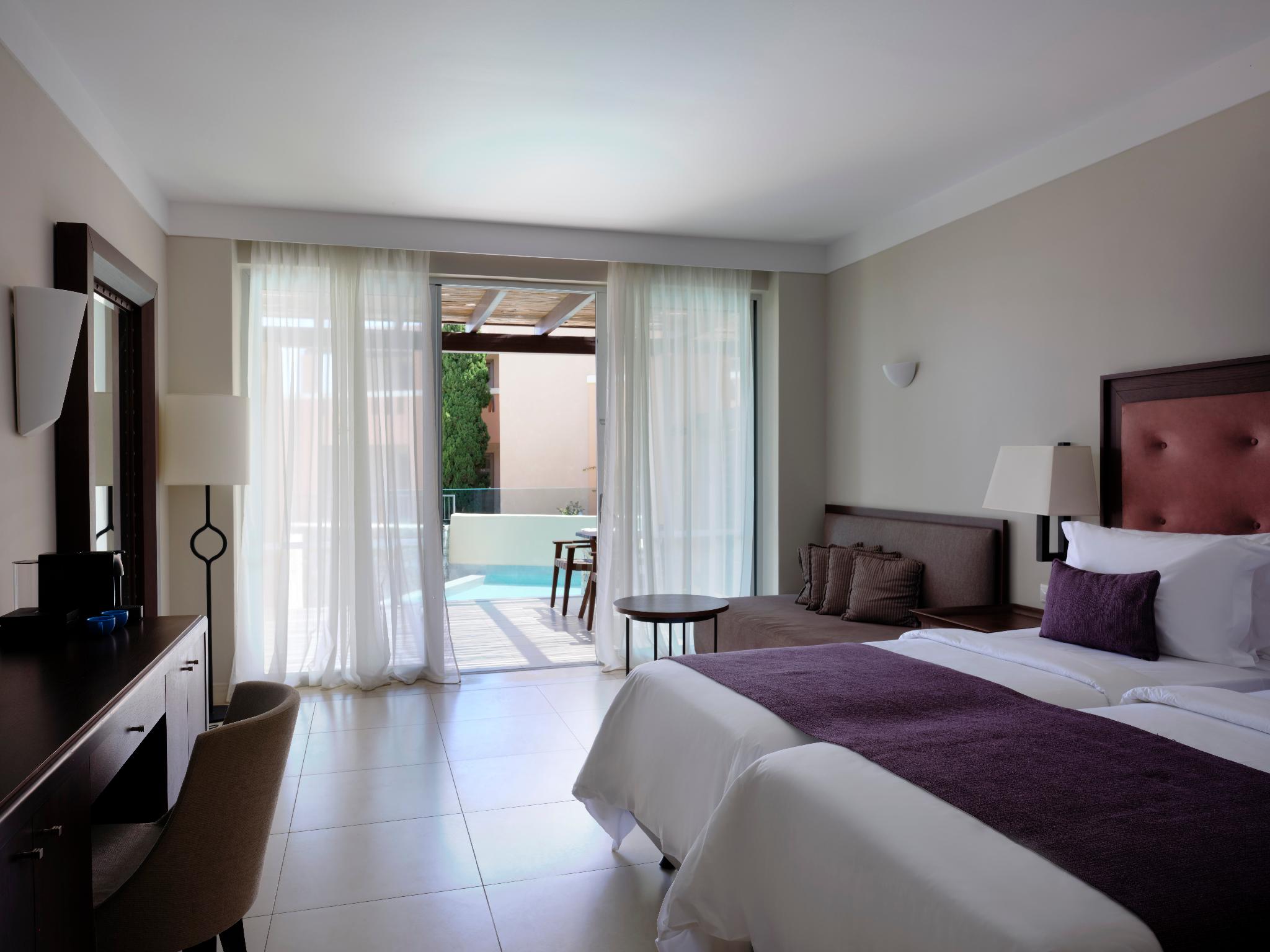 Room, Double or Twin Bed, Pool Access