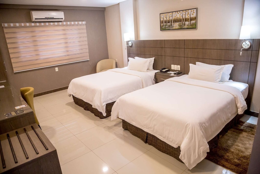 Howard Johnson Ciudad Del Este 12/29