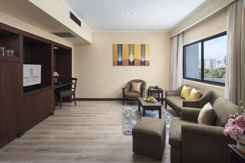 Twin Towers Hotel 50/68