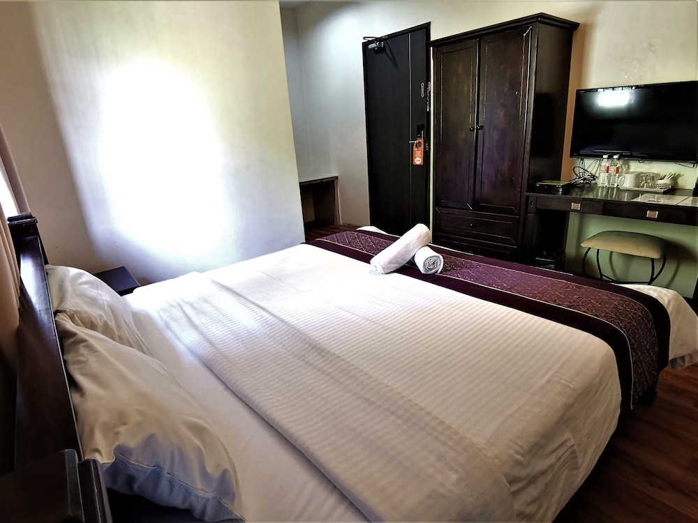 Superior, King Bed, Hill View
