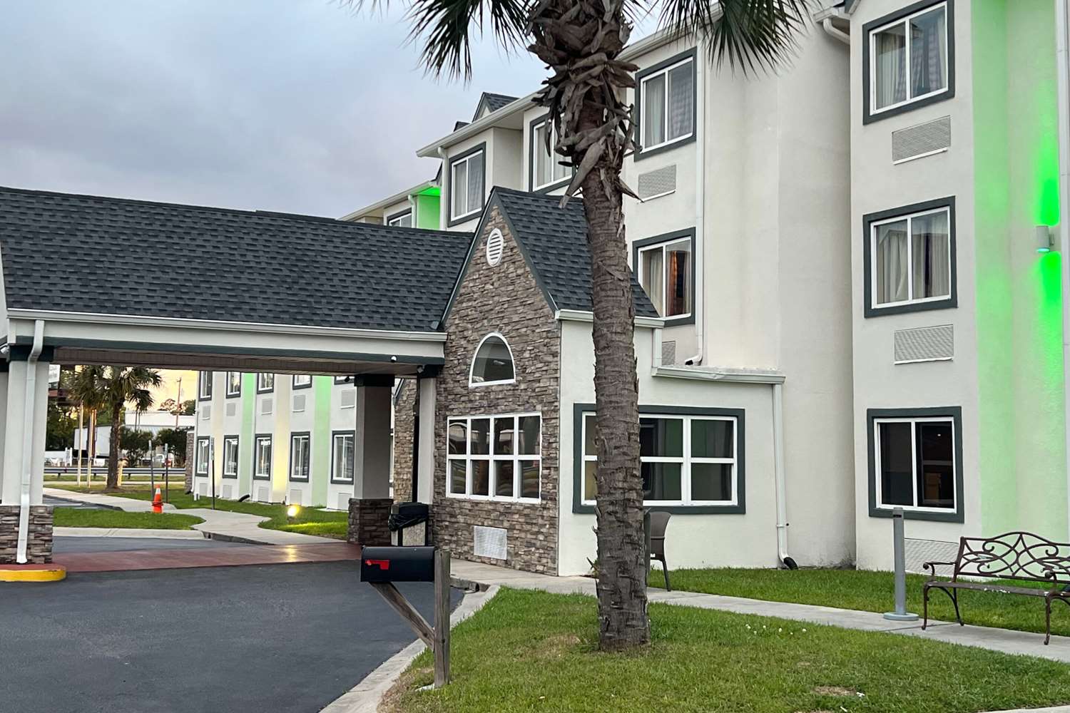 Quality Inn & Suites Myrtle Beach Near Outlets 17/17