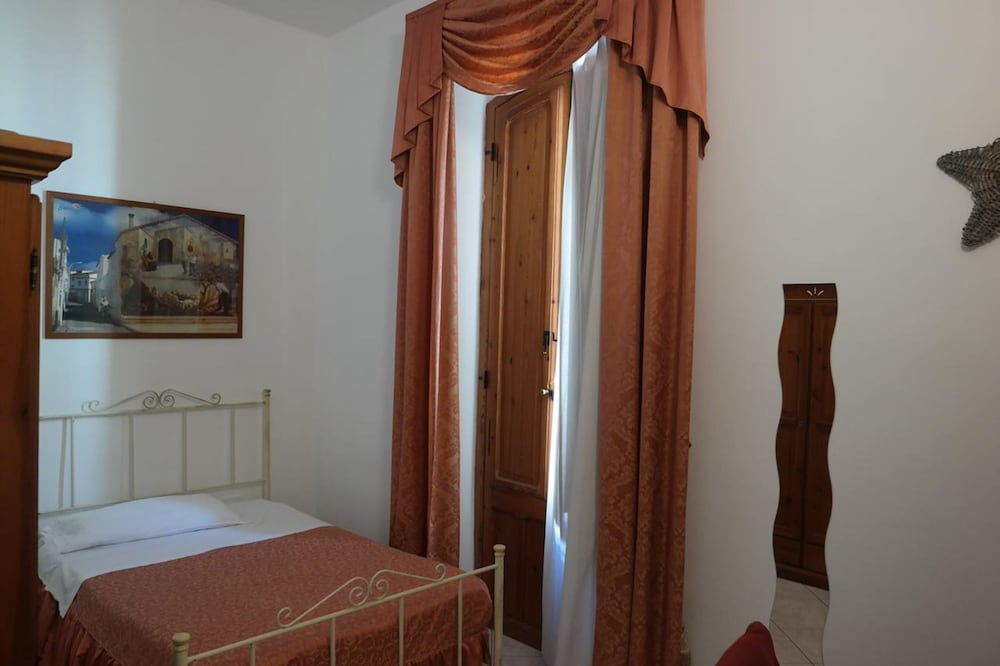 ROOM, SINGLE, SINGLE BED