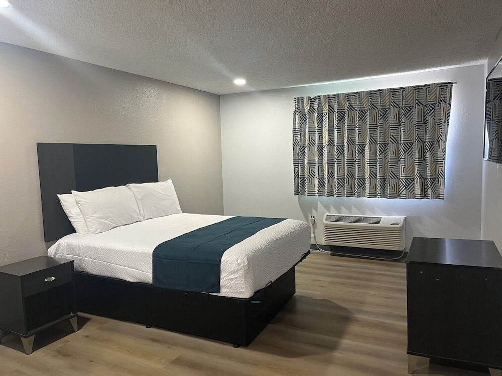 Motel6 Las Vegas, NV - Downtown Fremont St Experience 9/31