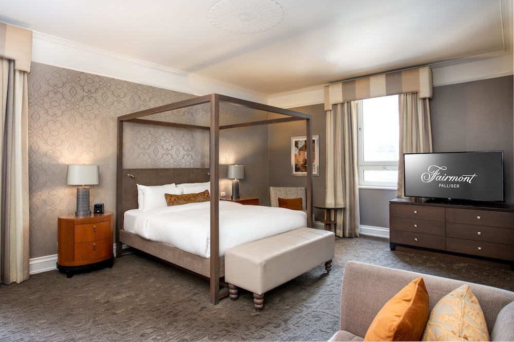 Fairmont Gold, King Bed