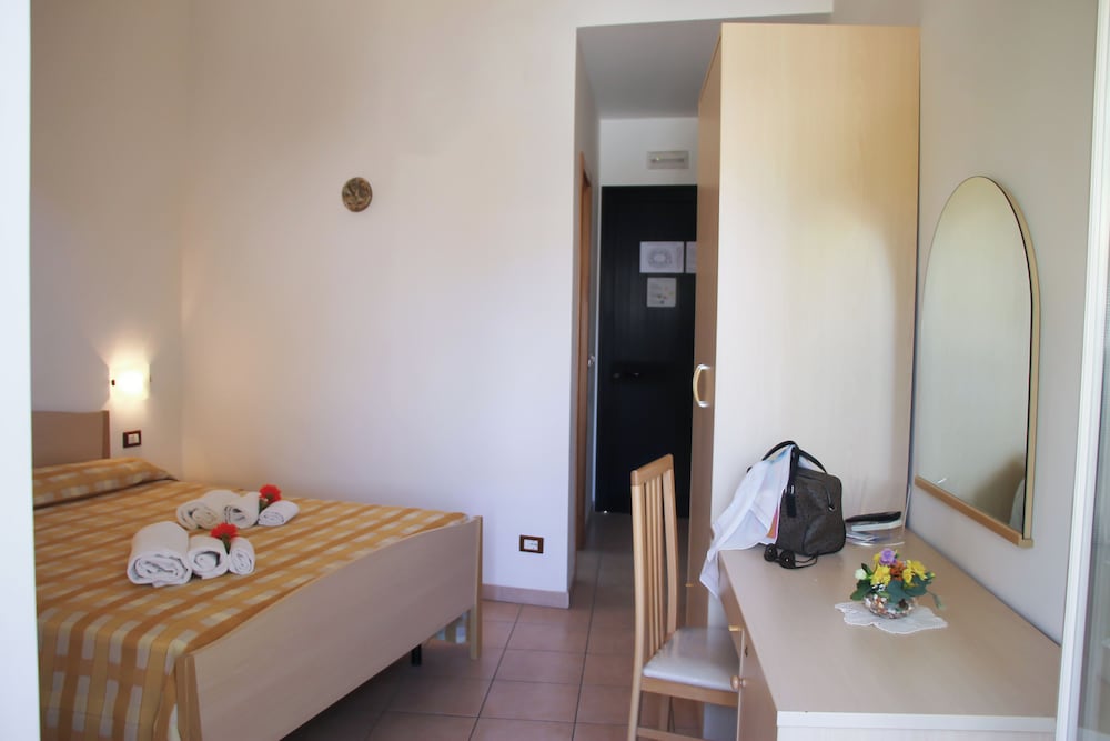 STANDARD, DOUBLE BED, SEA VIEW