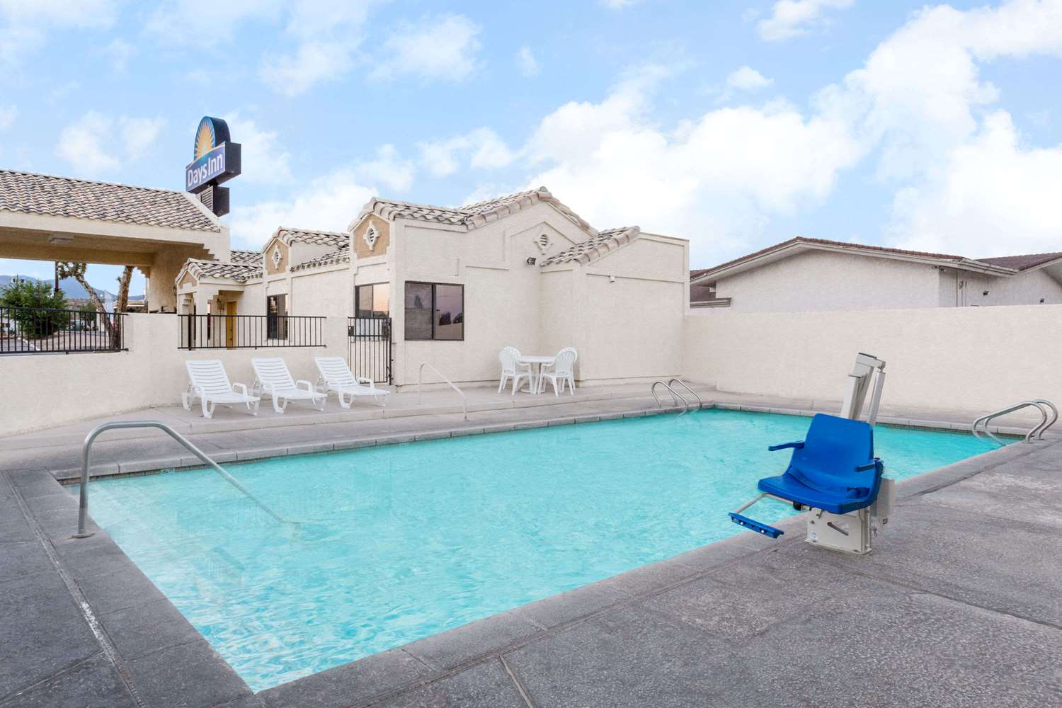 Days Inn By Wyndham Kingman West 28/31