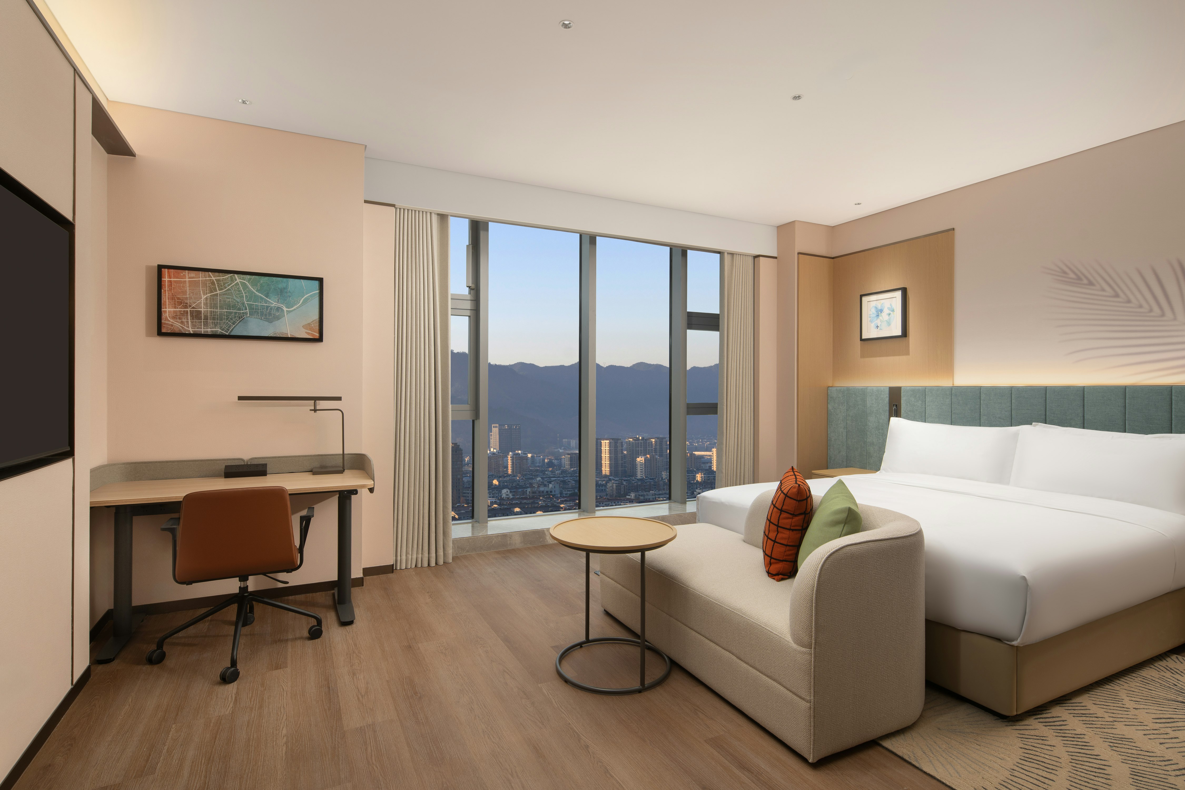 GUEST ROOM, KING BED