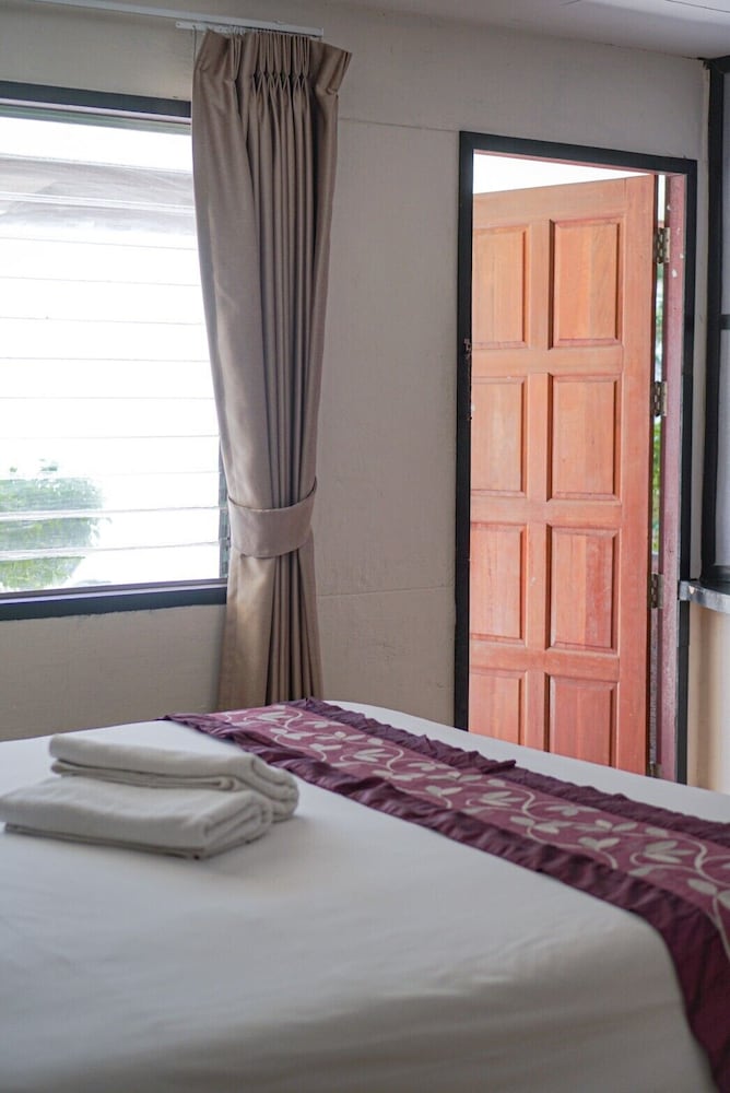 Phi Phi Nice Beach Resort 20/50