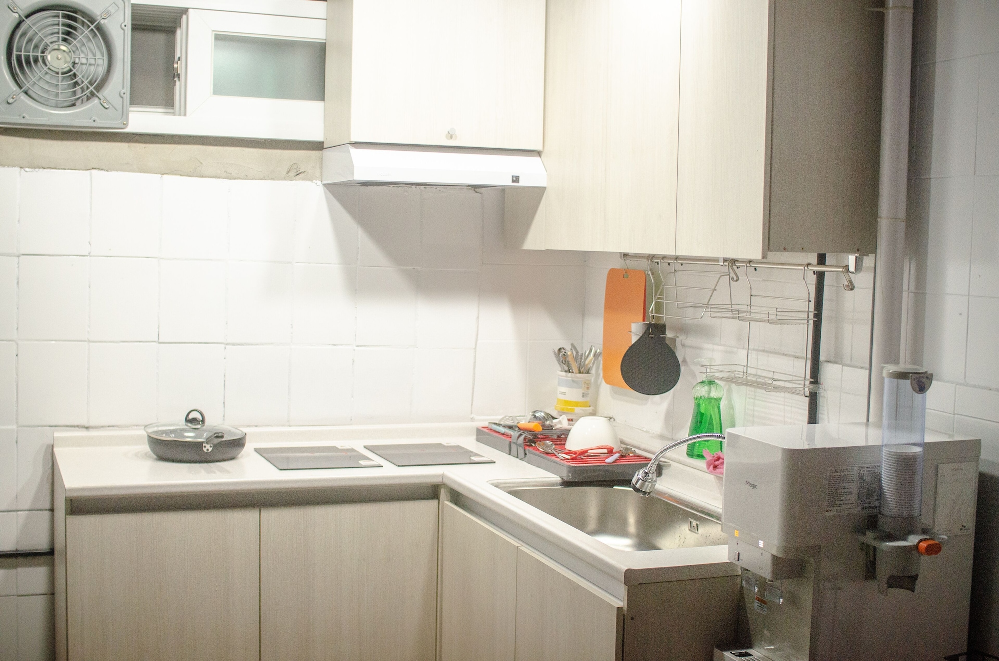 Female Dorm, 8 People